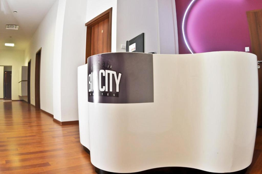 Big City Hostel Wrocław Eksteriør billede