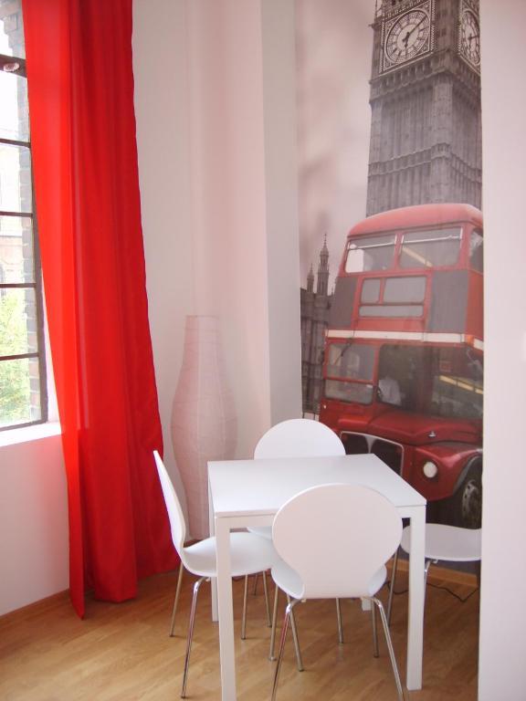 Big City Hostel Wrocław Værelse billede
